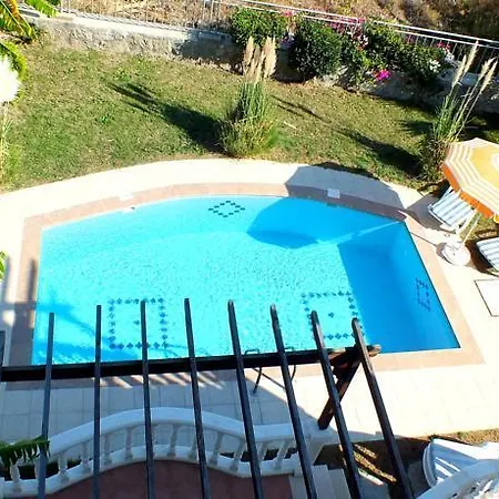 Villa Holiday Gardens *